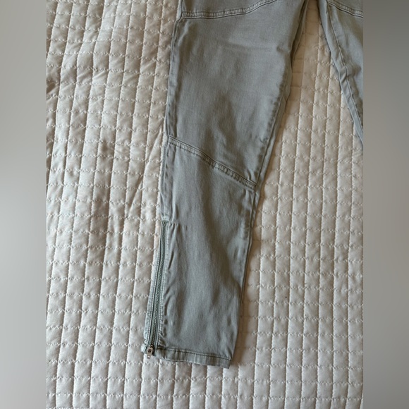 Urban outfitters jeans - Picture 2 of 4